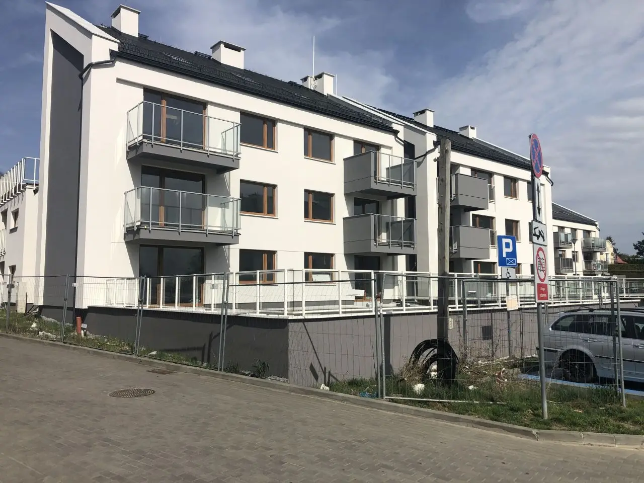 Budynek mieszkalny inwestycji dewelopera SEMEKO REMODA w Redzie w trakcie realizacji – restrukturyzacja dewelopera